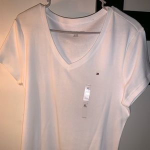 Tommy Hilfiger v neck